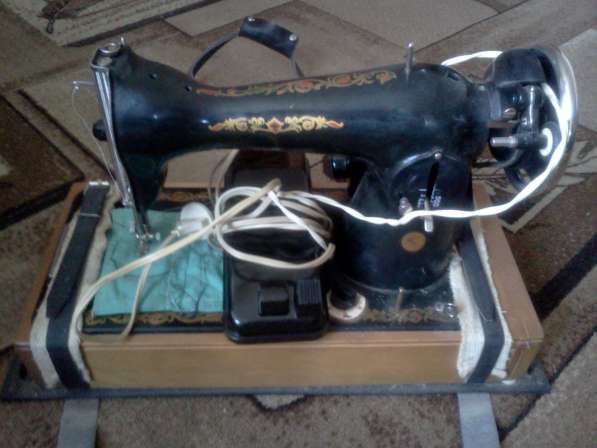 Швейная машинка "Подольск" с электроприводом