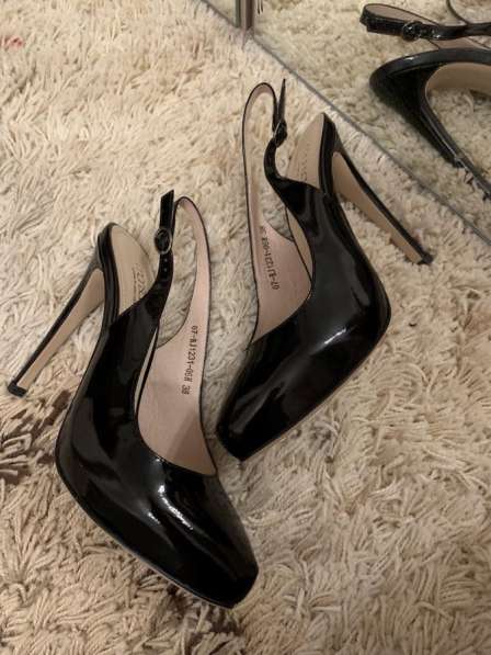 Чёрные лаковые туфли 38