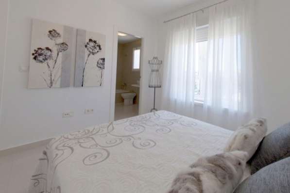 Недвижимость в Испании, Новая квартира в Лос Алькаcарес в фото 6
