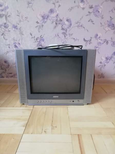 Телевизор старого образца в Ижевске