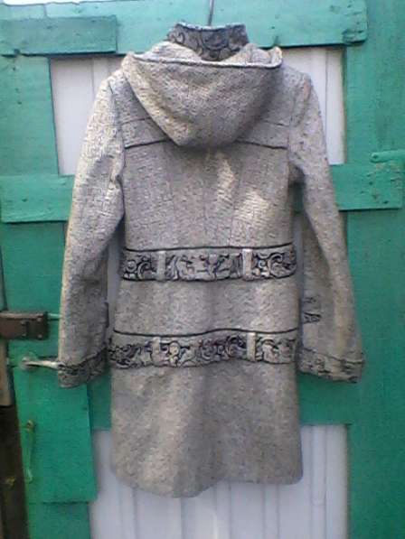 Продам новое молодежное пальто 44 р 800 руб в фото 4