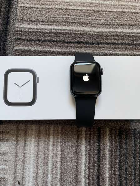 Часы Apple Watch s4 в Чите