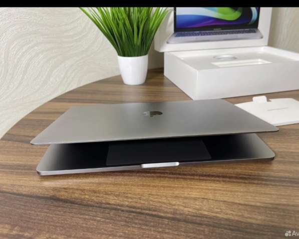 MacBook Pro 13 с Touch Bar в Санкт-Петербурге фото 3