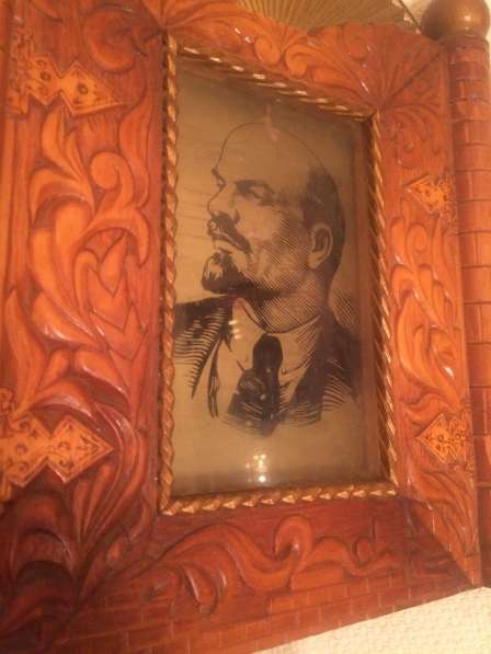 Гравюра на металле, Ленин в резной рамке в Гатчине фото 7
