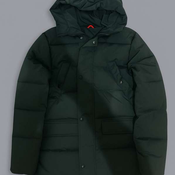 Пуховик зеленый