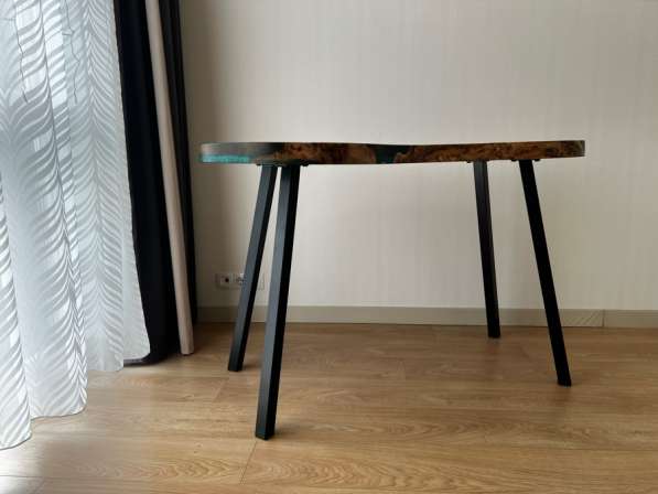 Стол из карагача и эпоксидной смолы в Москве фото 3