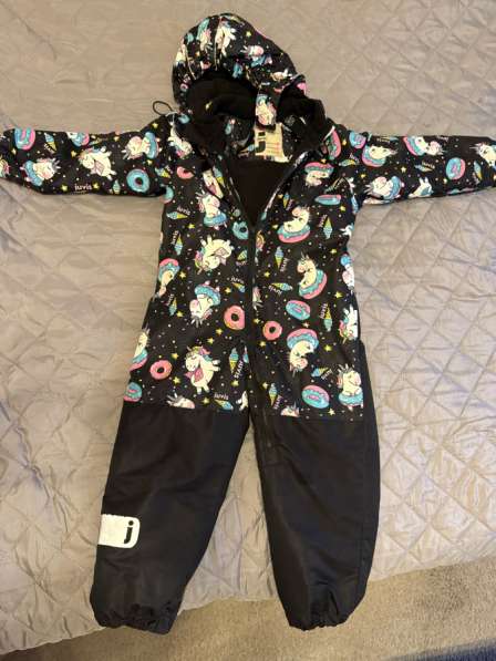 Продам демисезонный костюм