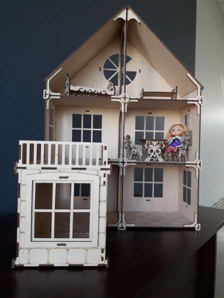 Кукольный домик с мебелью в 
