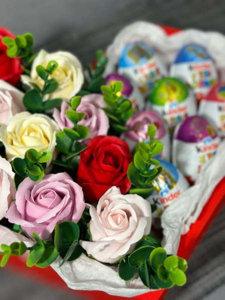 Подарочный набор в пенобоксе. Мыльные розы и цветы из мыла