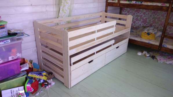 Кровать детская/подростковая из массива сосны в Екатеринбурге