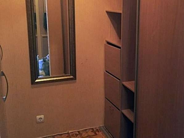 Сдам однокомнатную квартиру в Ростове-на-Дону. Жилая площадь 45 кв.м. Этаж 4. Есть холодильник.