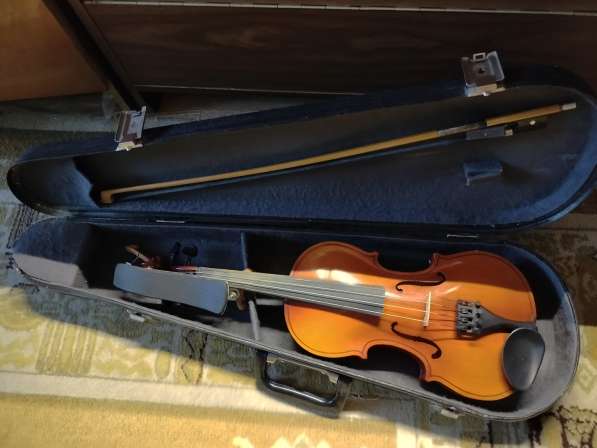 Скрипка 3/4 вместе с чехлом
