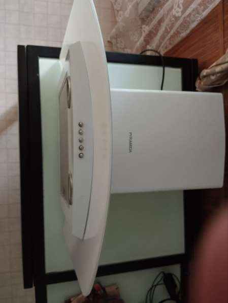 Продам вытяжку кухонную б/у в 