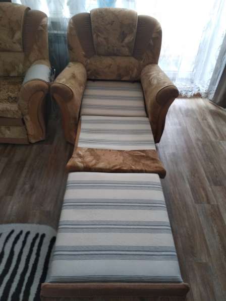 Малогабаритный диван с 2 креслами