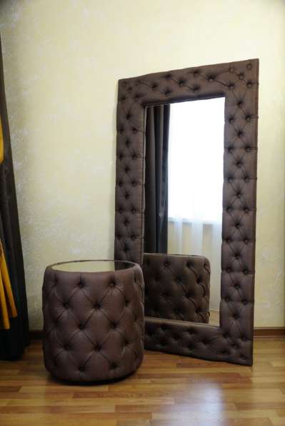 Мягкая мебель:зеркало в мягкой оправе и тумба в Энгельсе фото 3