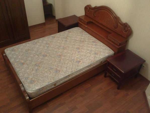 Продам двуспальную кровать (140см), срочно