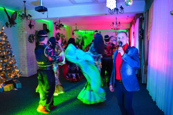 Ведущий на праздник в фото 3