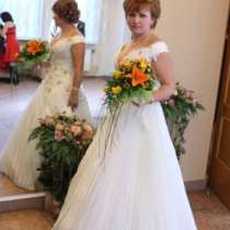 Свадебное платье очень красивое, в Санкт-Петербурге