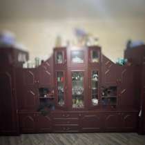 Шкаф буфет с застекленными дверцами для хранения, в Санкт-Петербурге