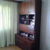 Отдам даром 1 секцию стенки и коврое покрытие румынская мебель, в Санкт-Петербурге