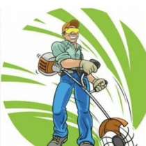 Покос травы триммером, в Туле