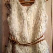 Selling white faux fur vest, в г.Чикаго
