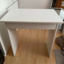 Стол в хорошем состоянии, в Красноярске