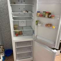 Продаю холодильник Indesit, в Перми