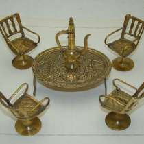 Миниатюры Стол со стульями и кумган кукольные (P821), в Москве