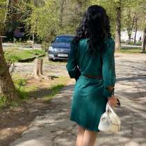 Платье зелёного цвета, в Серпухове