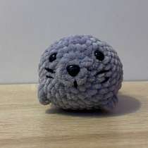 Вязаная игрушка-тюлень, в Саяногорске