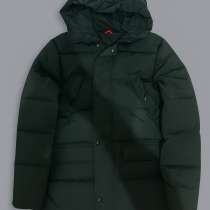 Пуховик зеленый, в Москве