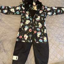 Продам демисезонный костюм, в Москве