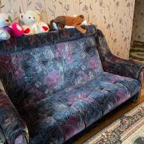 Срочно продаю ; диван, двери межкомнатные, в Москве