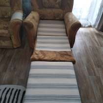 Малогабаритный диван с 2 креслами, в Хабаровске