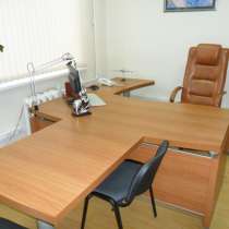 Продам офисную мебель (директорский набор), в Владивостоке