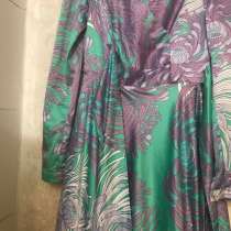 Атласное красивое платье, в Грозном