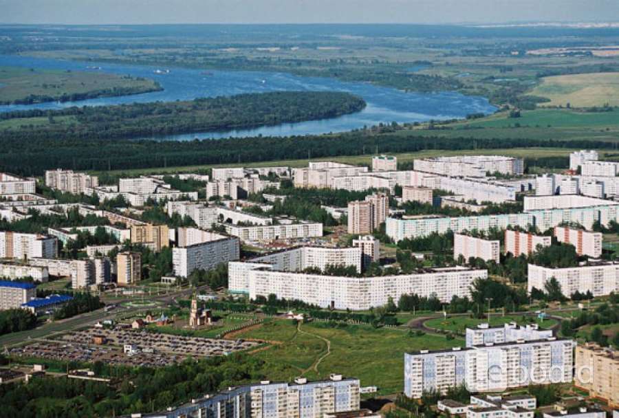 Где в нижнекамске можно. Нижнекамская область. Нижнекамск длинный дом. Нижнекамск Ильинка вид сверху видео. Риэлторы Нижнекамска.